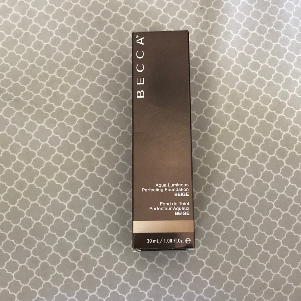 Becca aqua luminous perfecting foundation